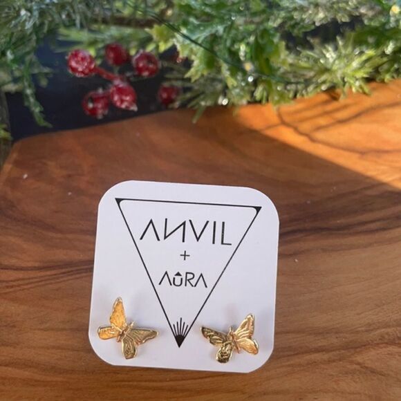 Free People Anvil + Aura 10K Gold Butterfly Stud Earrings – NWT – Retail $208 - Picture 2 of 4